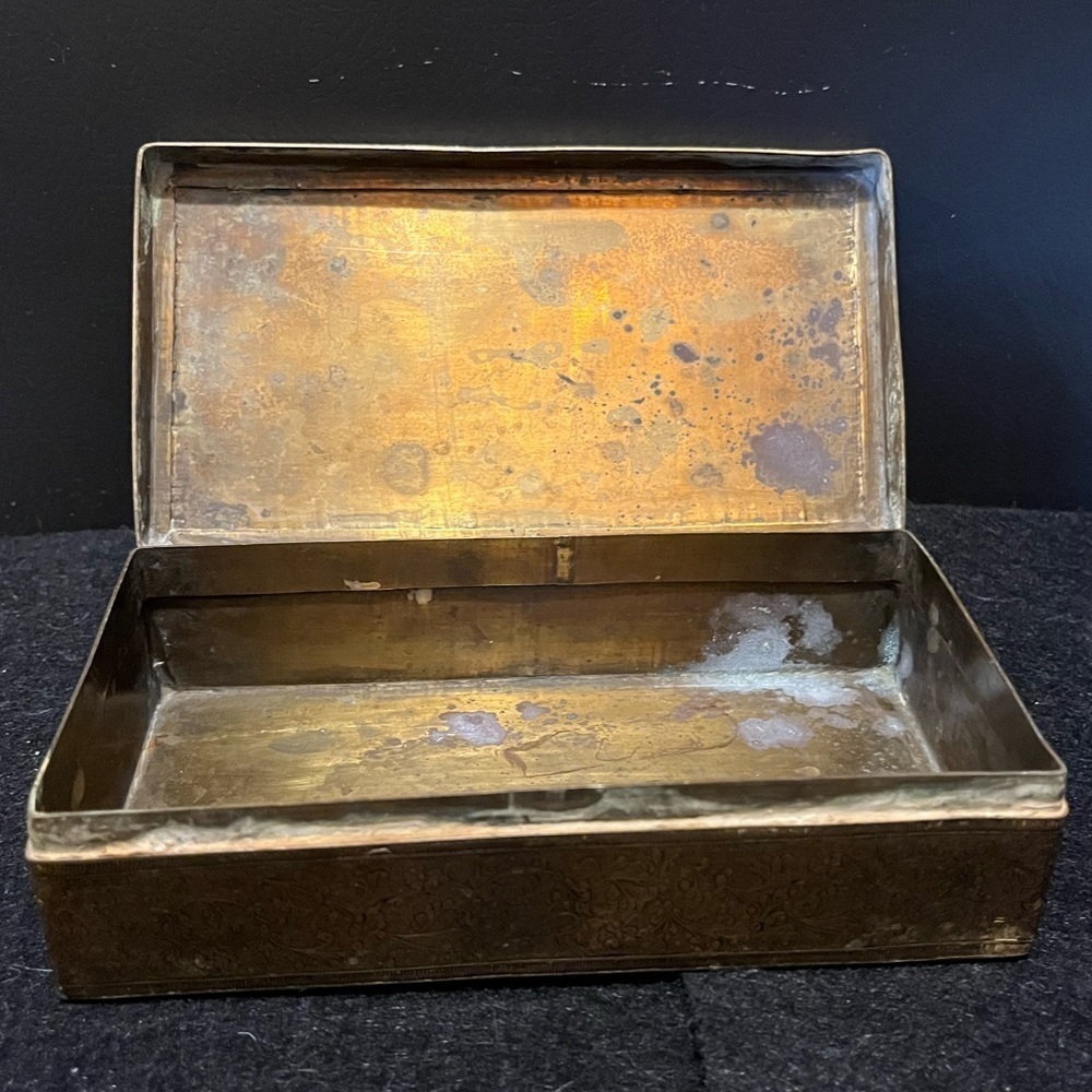 Vintage Metal Box / Money Box - Picture 4 of 16